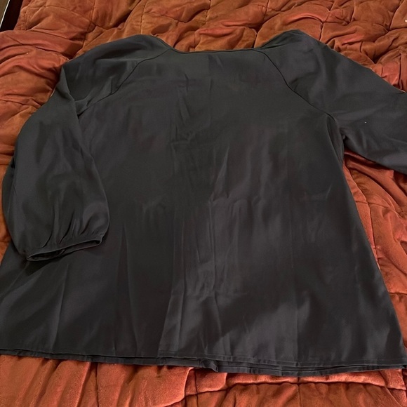 Banana Republic Long-Sleeved, key whole Neck Navy Blue Blouse button cuff size L - Picture 4 of 14